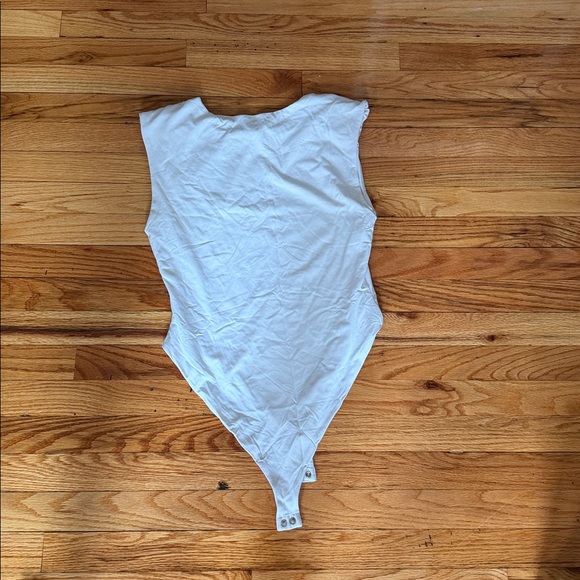 Forever 21 white snap body suit with shoulder pads - Picture 2 of 7